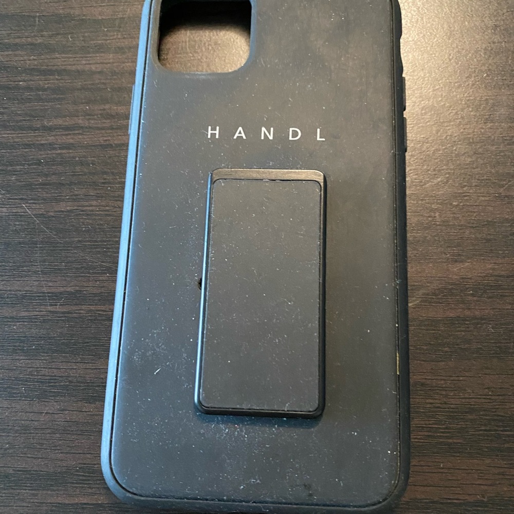 Handl Phone 11 Pro Max case 

In good shape